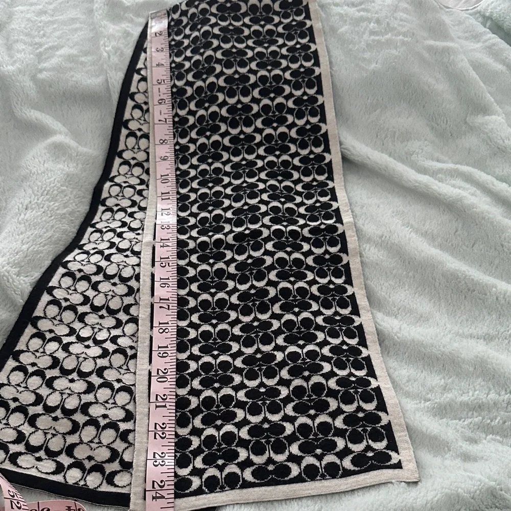 Classic Reversible B&WCoach Monogrammed Knit Scarf & Gloves Set Size 48*8